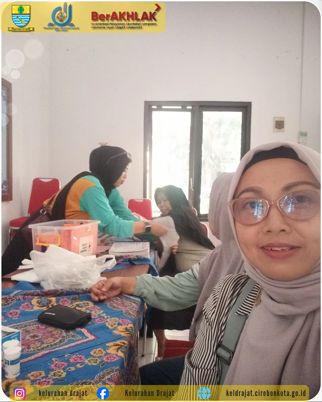 Nurhaena, Sekretaris Kelurahan Drajat memimpin langsung kegiatan monitoring kesehatan masyarakat di sejumlah RW, sebagai bentuk komitmen peningkatan pelayanan kesehatan kelurahan yang terintegrasi.